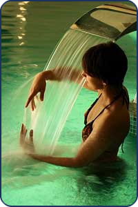 Маникюр и педикюр с помощью Спа Маникюр и педикюр с помощью Spa